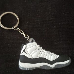 🔥Jordan (White & Blk) Shoe Keychain🔥